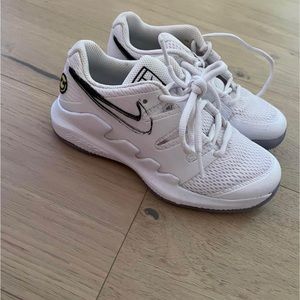 You Tennis shoes - Nike size 1